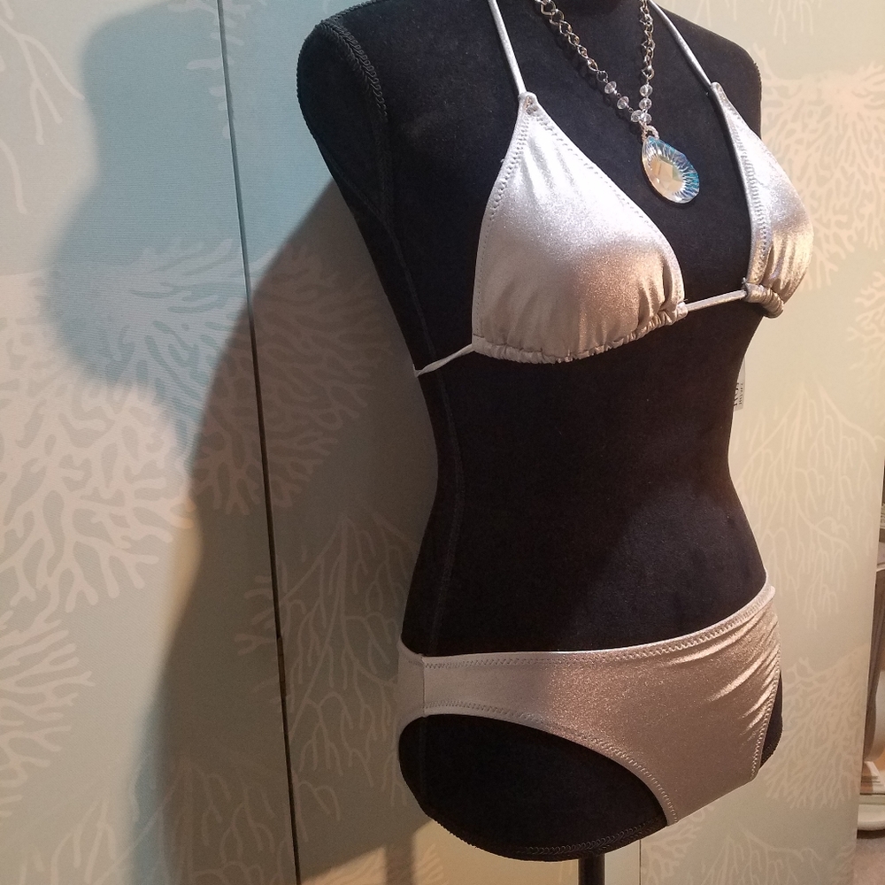 Silver Bikini - Picture 5 of 6